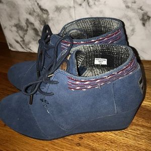 Toms Blue Tribal Wedges - women’s Size 6